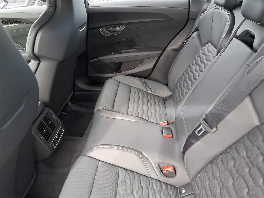 New 2026 Audi RS e-tron GT Base image 26