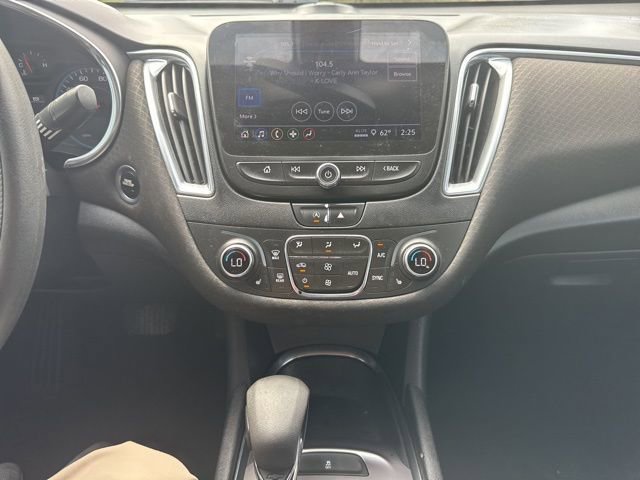 Used 2021 Chevrolet Malibu LT FWD image 20
