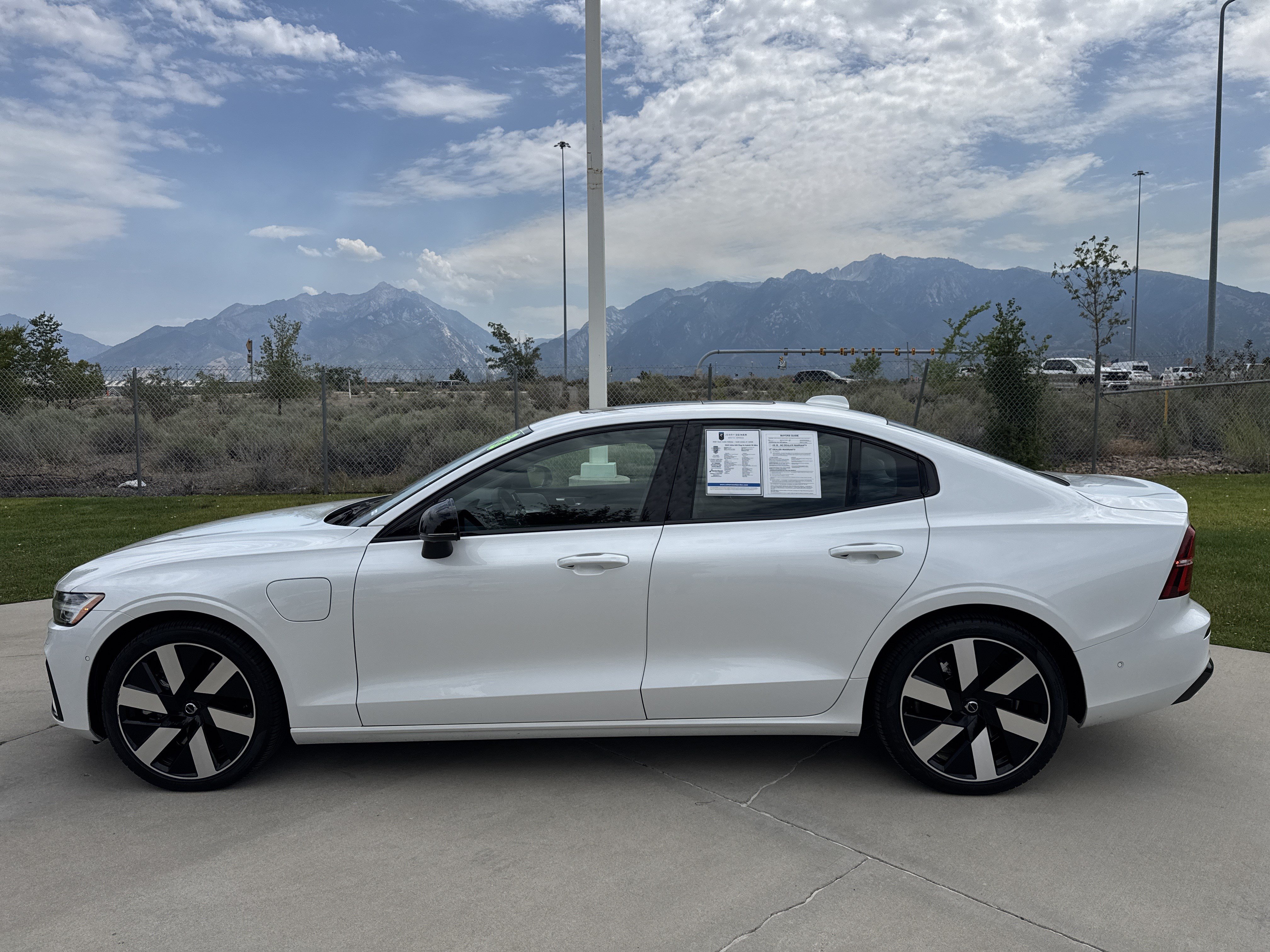 Used 2025 Volvo S60 T8 Ultra w/ Climate Package AWD/4WD image 2