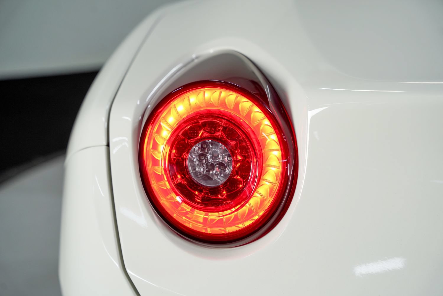 Used 2016 Ferrari California T RWD image 21