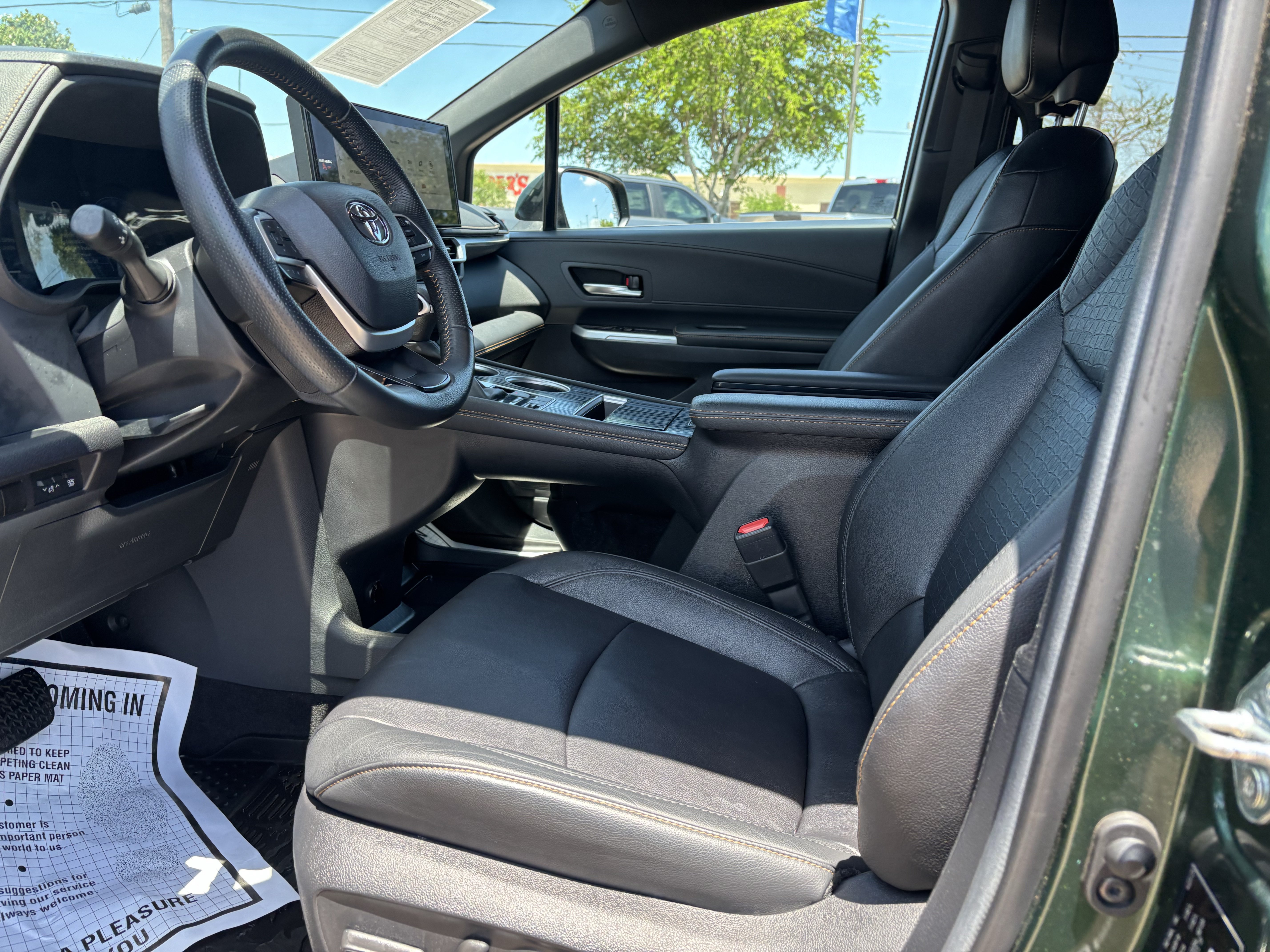 Used 2025 Toyota Sienna XLE Woodland Edition AWD/4WD image 10