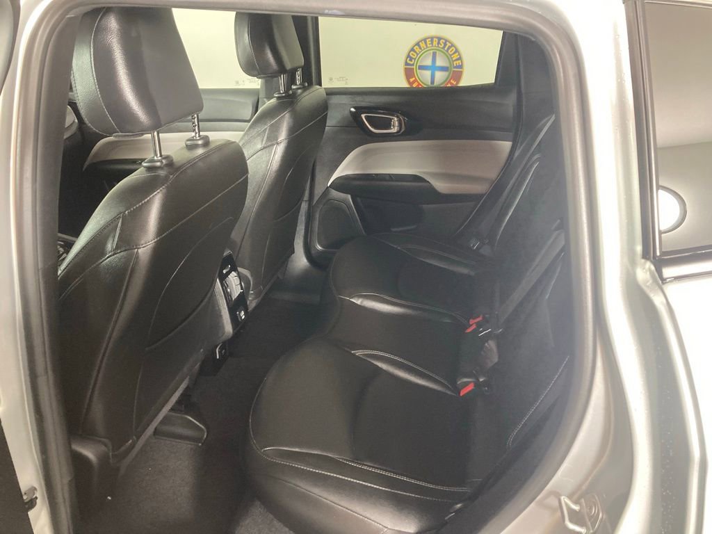 Used 2025 Jeep Compass Limited AWD/4WD image 13