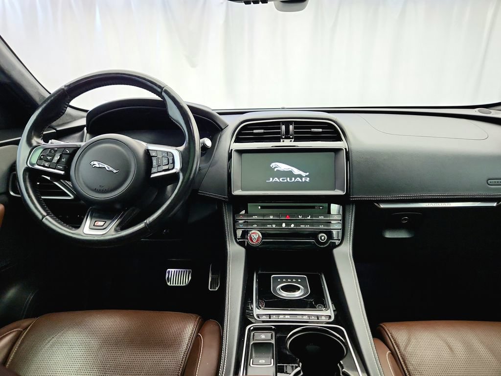 Used 2017 Jaguar F-PACE S AWD/4WD image 26