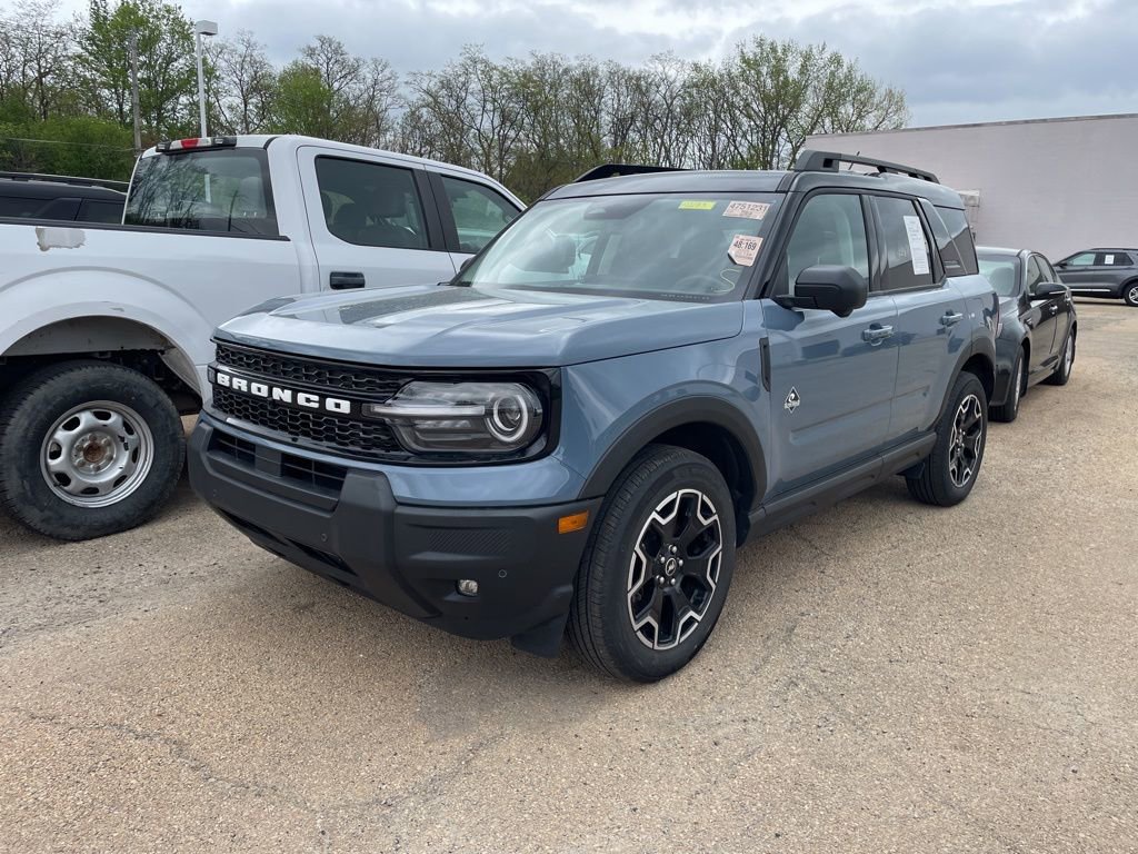 Used 2025 Ford Bronco Sport Outer Banks w/ Outer Banks Tech Package+ AWD/4WD image 2