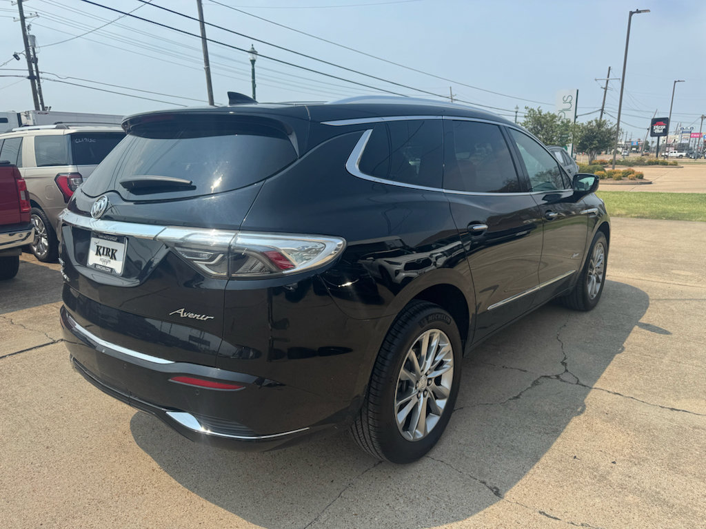Used 2022 Buick Enclave Avenir w/ Avenir Technology Package FWD image 5