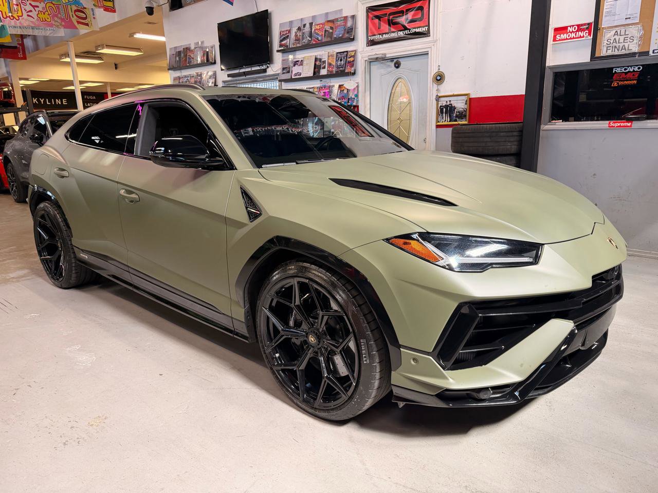 Used 2024 Lamborghini Urus S image 3