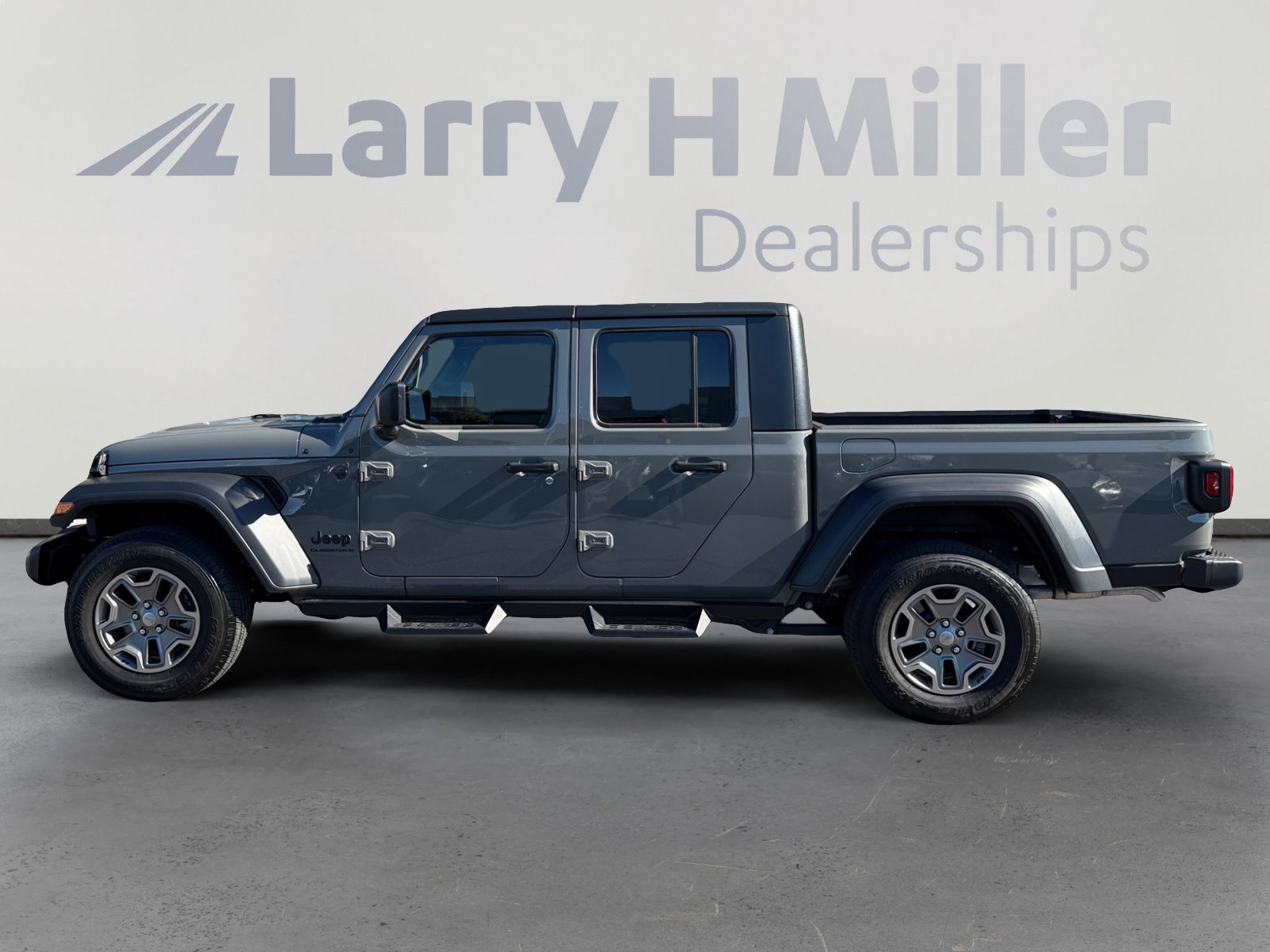 Used 2023 Jeep Gladiator Sport w/ Trailer Tow Package image 2