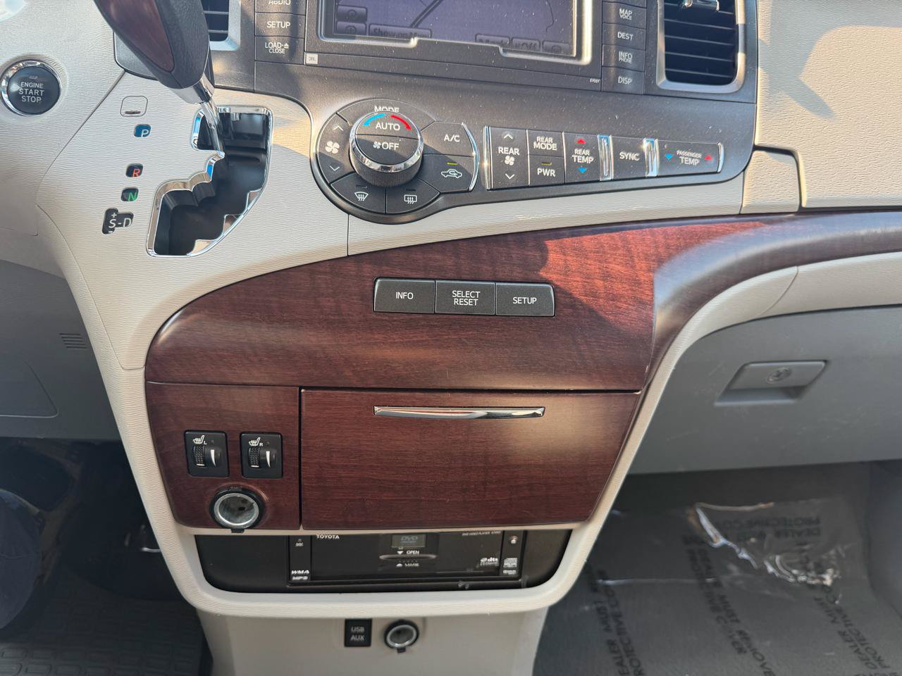 Used 2011 Toyota Sienna XLE w/ Premium Pkg FWD image 14