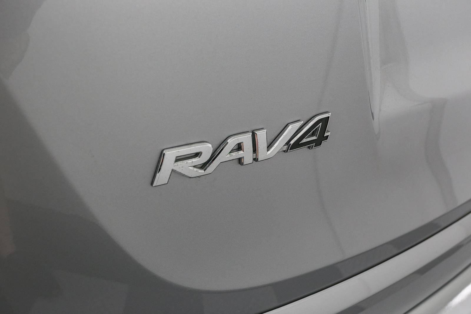 Used 2018 Toyota RAV4 Limited AWD/4WD image 11