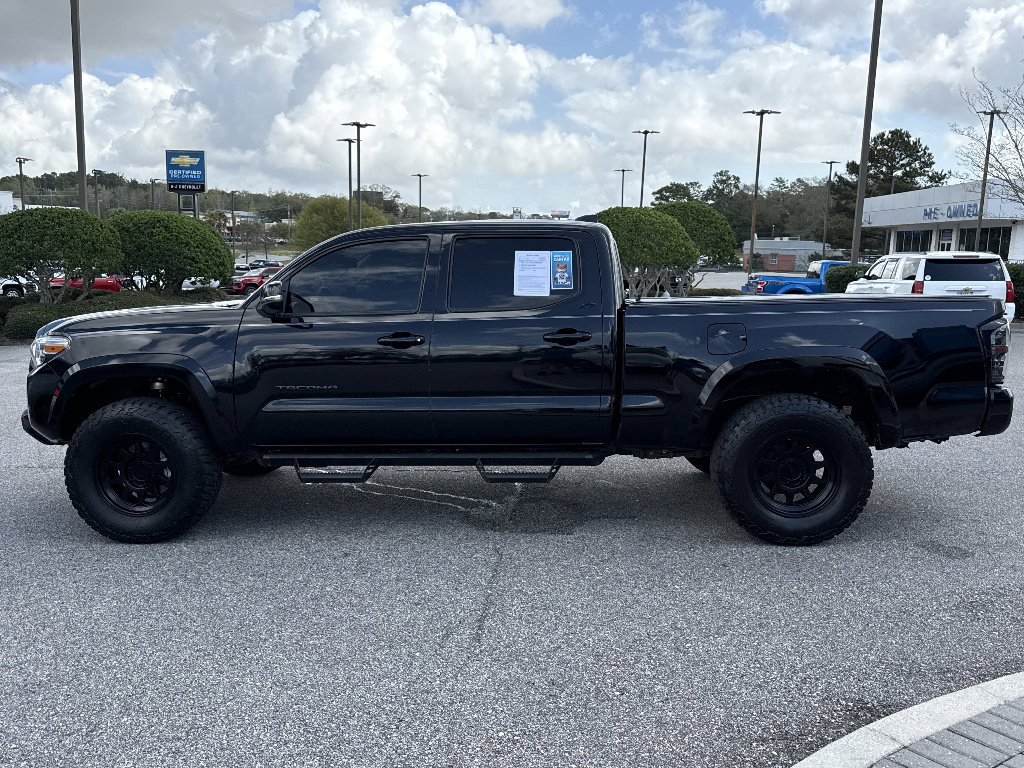 Used 2023 Toyota Tacoma SR5 w/ Technology Package AWD/4WD image 6