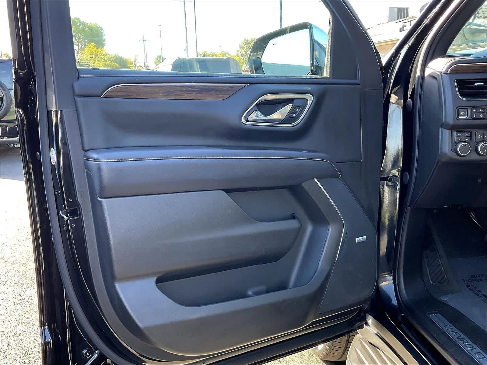 Used 2021 Chevrolet Tahoe Premier AWD/4WD image 28