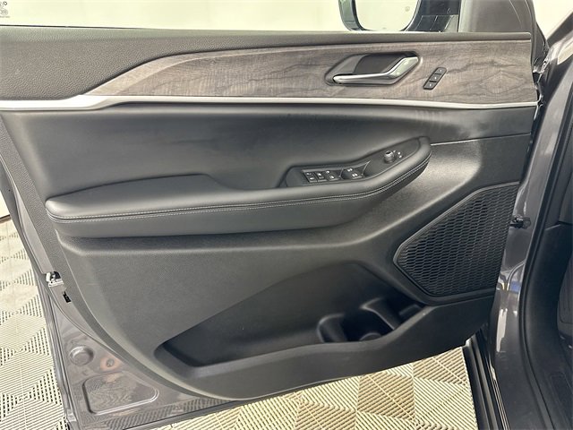 Used 2024 Jeep Grand Cherokee L Limited image 12