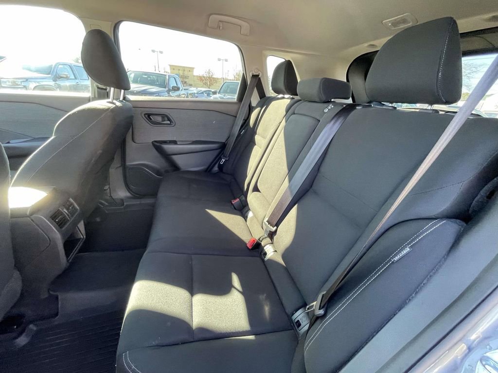 Used 2023 Nissan Rogue S image 11