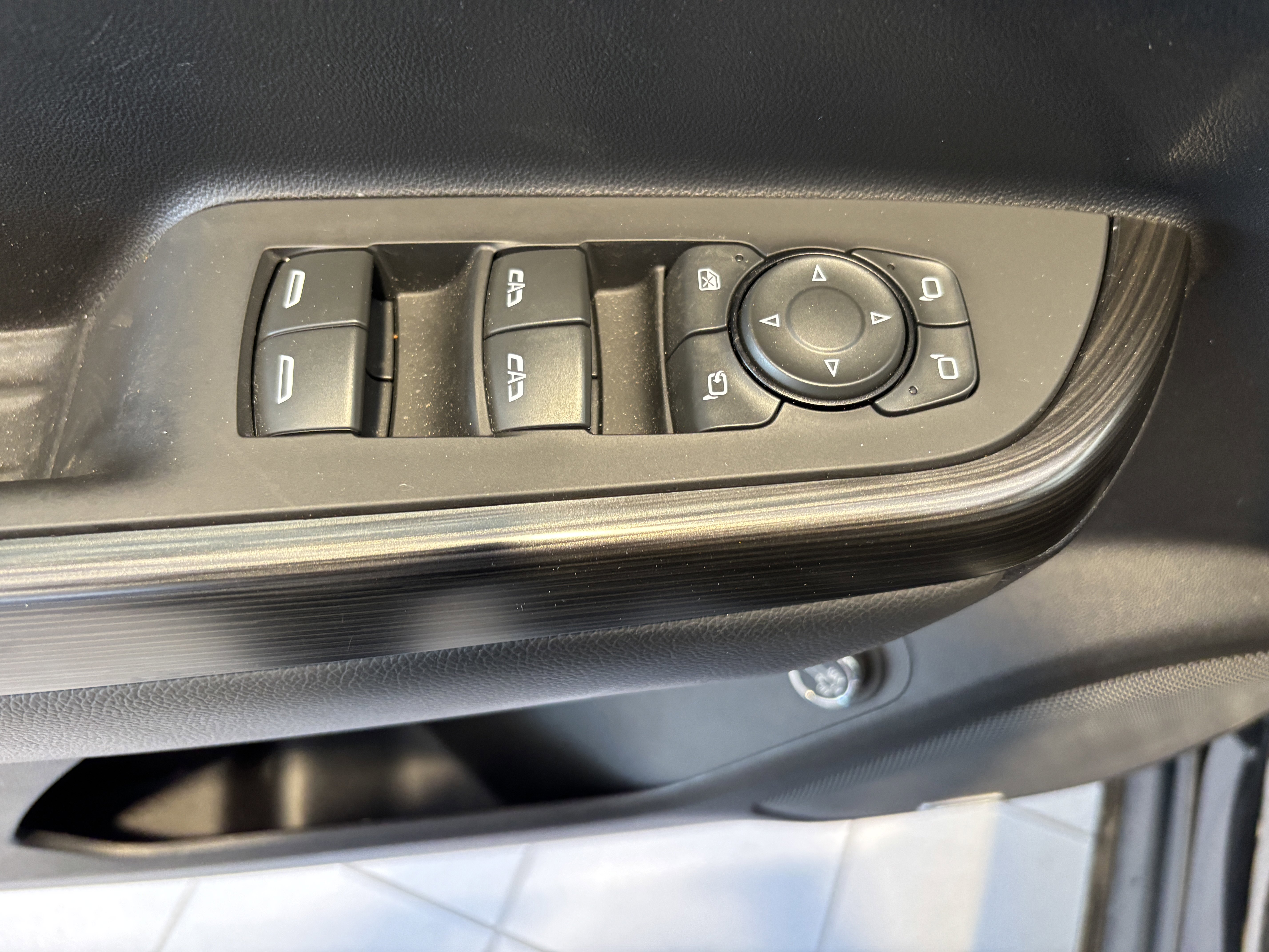 Used 2023 GMC Acadia SLT w/ Elevation Edition FWD image 8