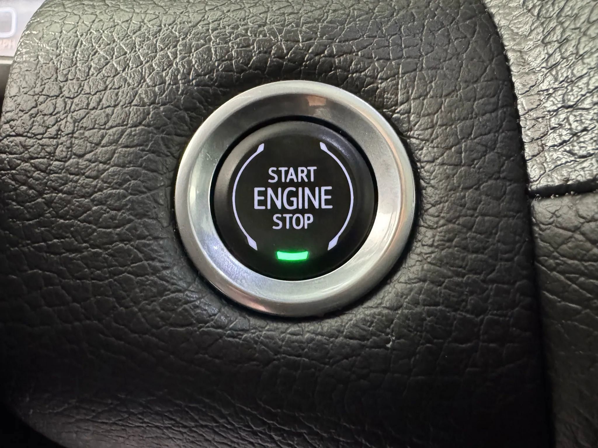 Used 2023 GMC Yukon XL Denali image 18