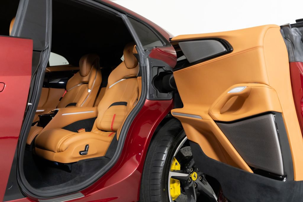Used 2025 Ferrari Purosangue AWD/4WD image 32