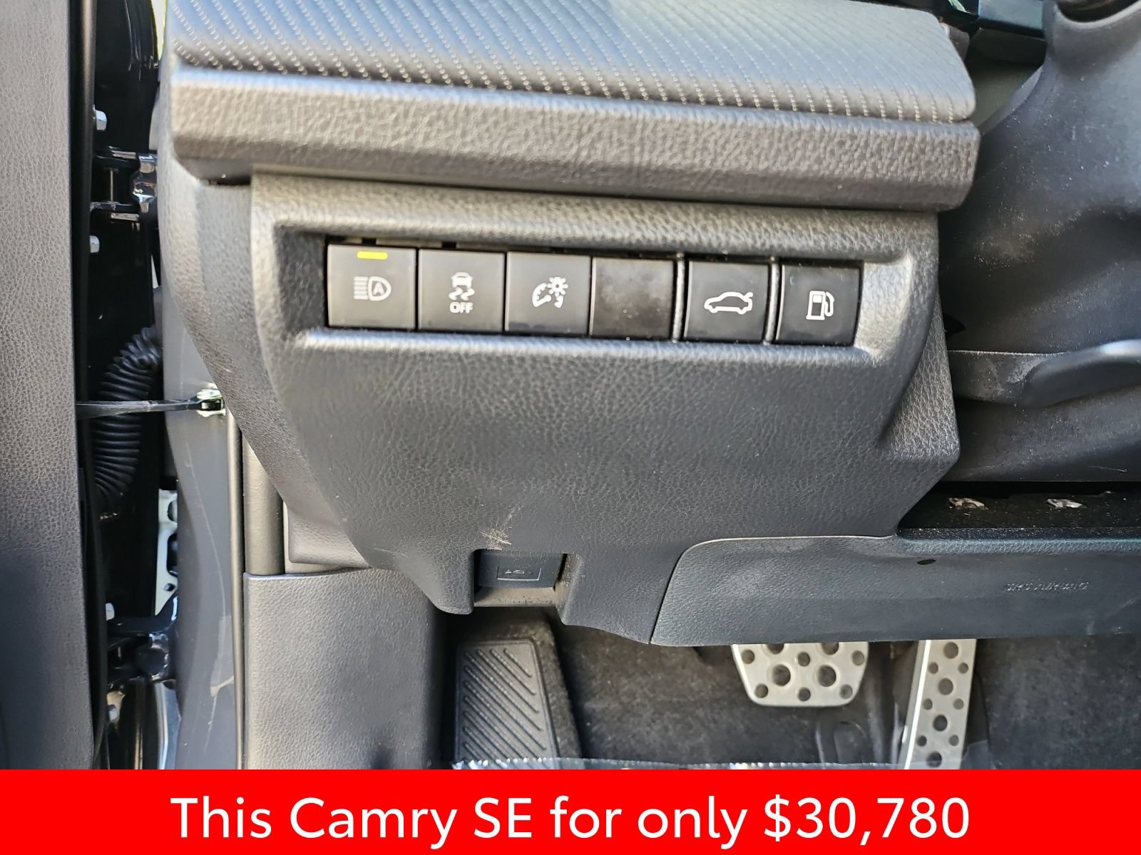 Used 2025 Toyota Camry SE w/ Convenience Package FWD image 25