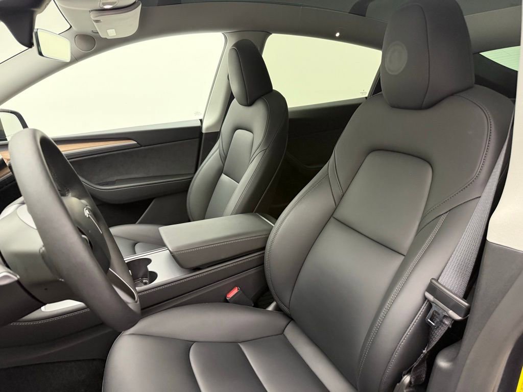 Used 2025 Tesla Model Y Long Range image 5