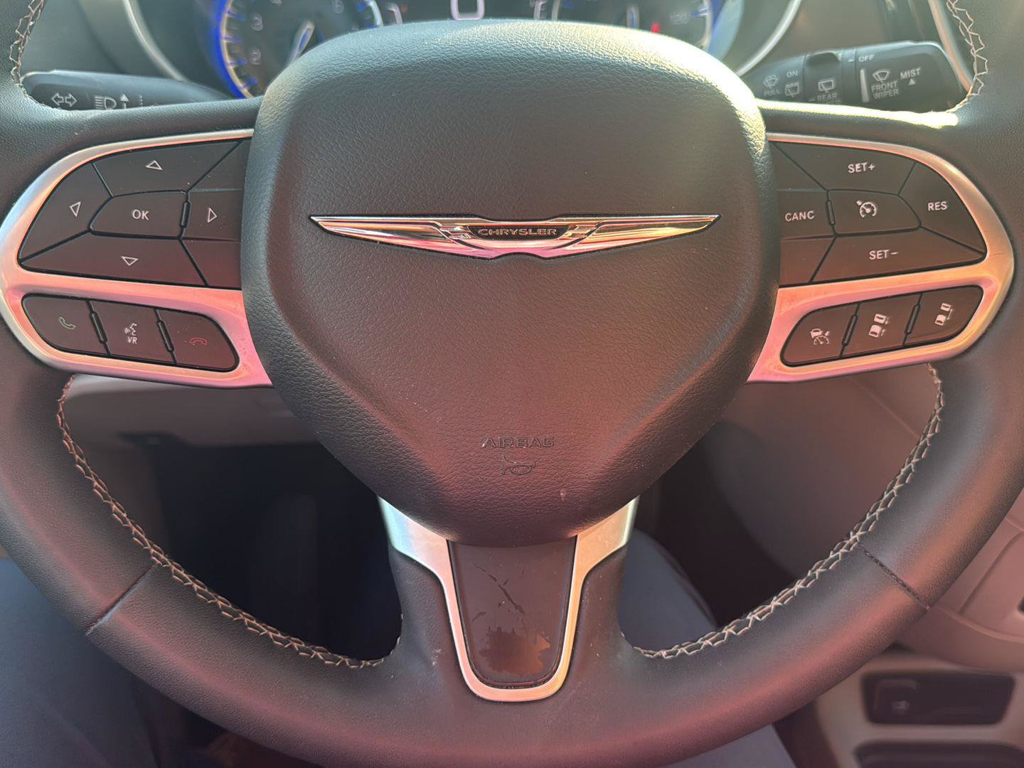 Used 2024 Chrysler Pacifica Touring-L FWD image 12