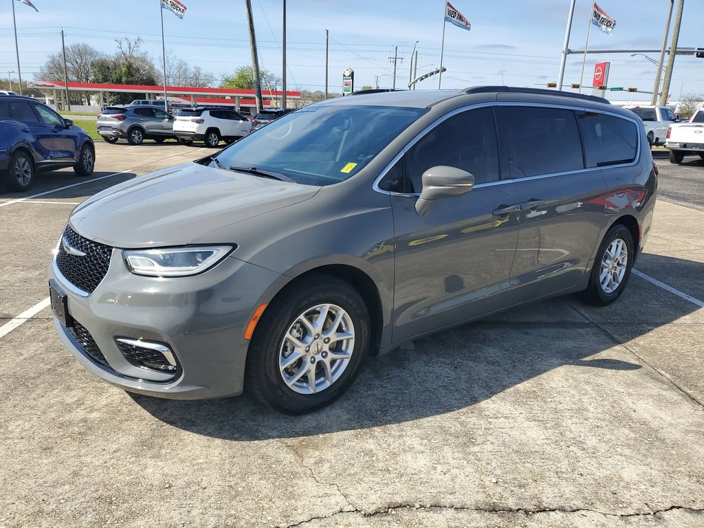 Used 2022 Chrysler Pacifica Touring-L image 2