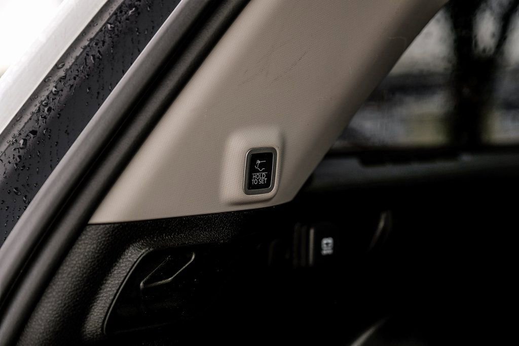 Used 2023 Jeep Grand Cherokee Laredo w/ Luxury Tech Group I image 64