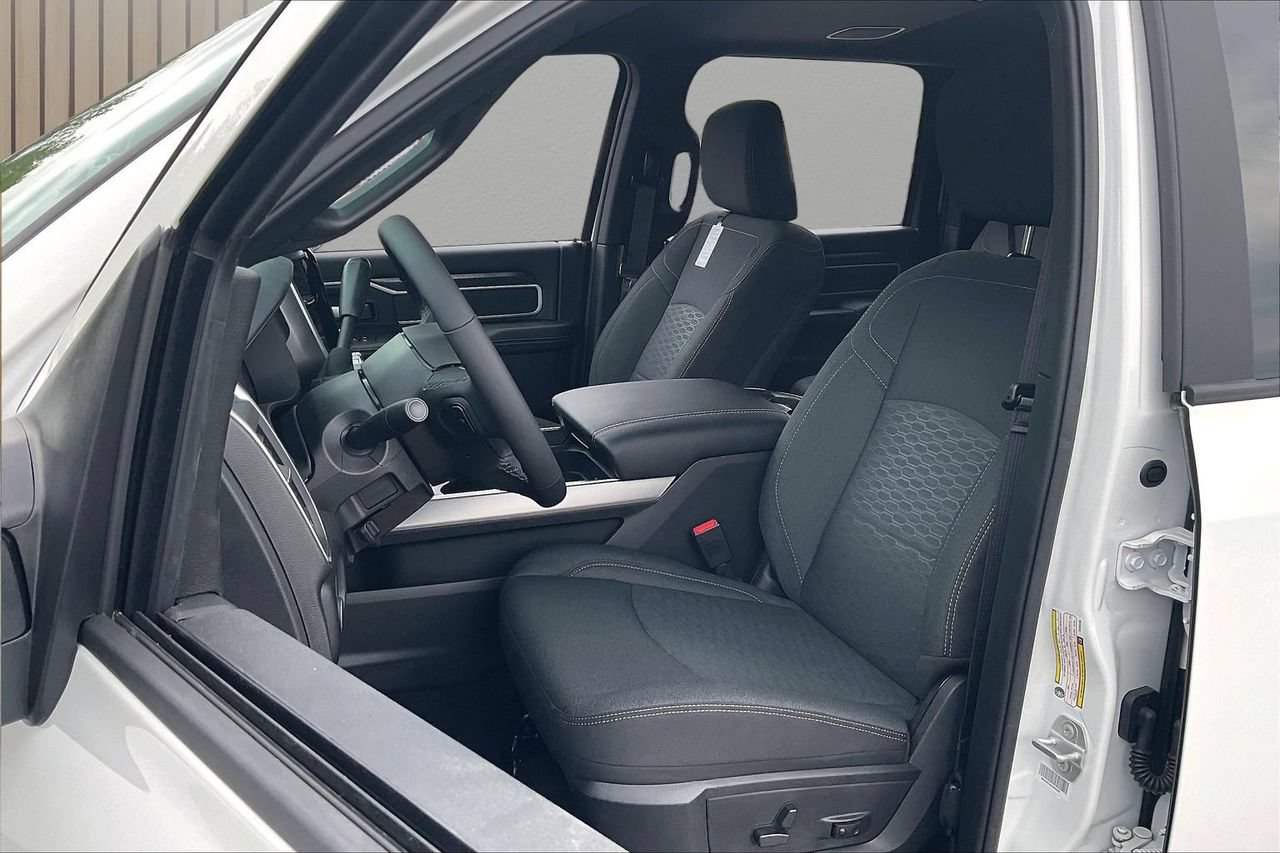 New 2026 RAM 2500 Big Horn AWD/4WD image 19