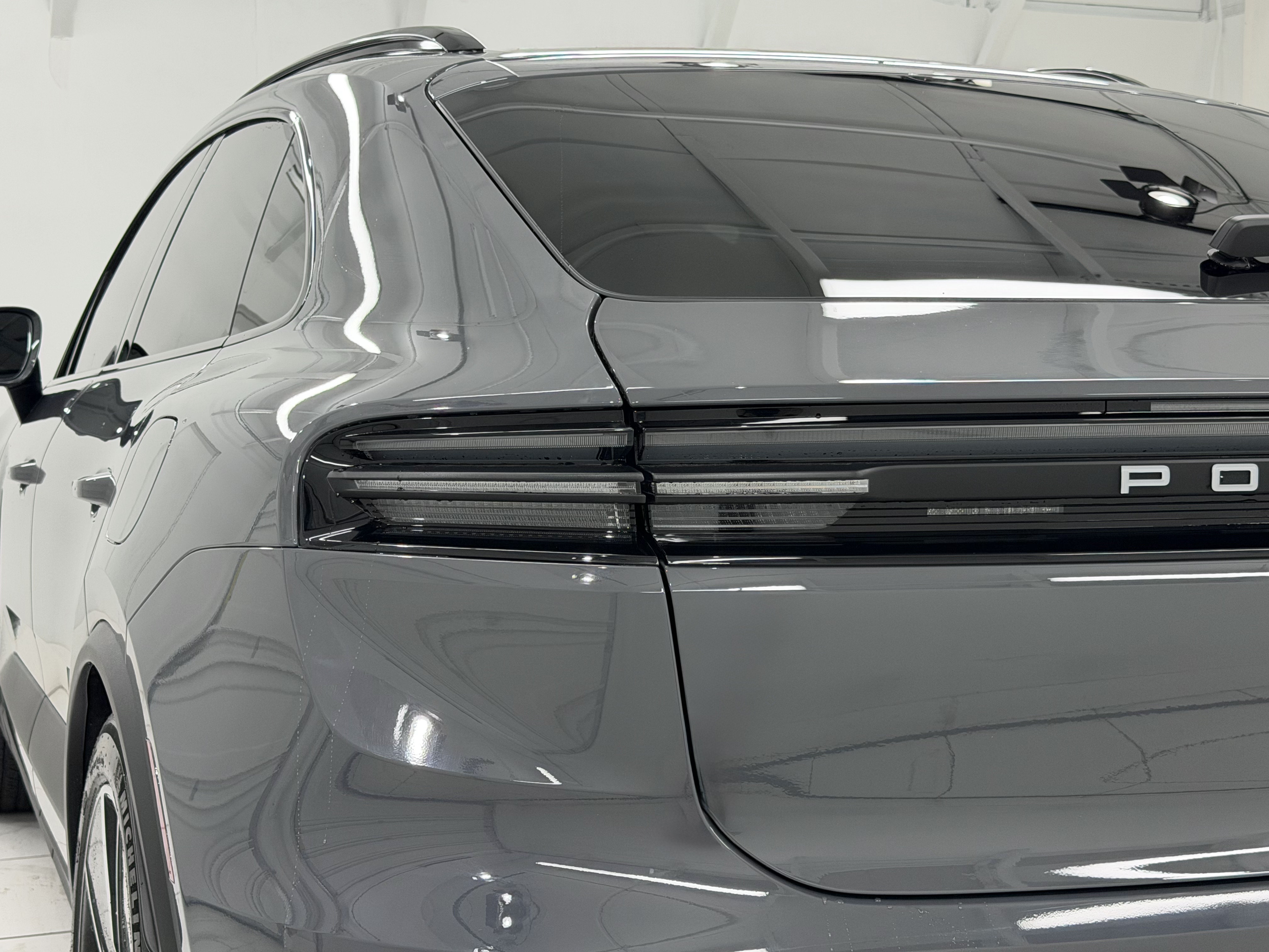 Used 2025 Porsche Macan 4S Electric AWD/4WD image 18