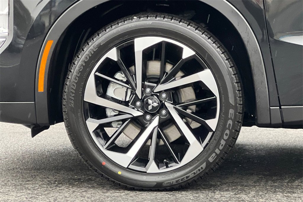 New 2025 Mitsubishi Outlander SE image 27