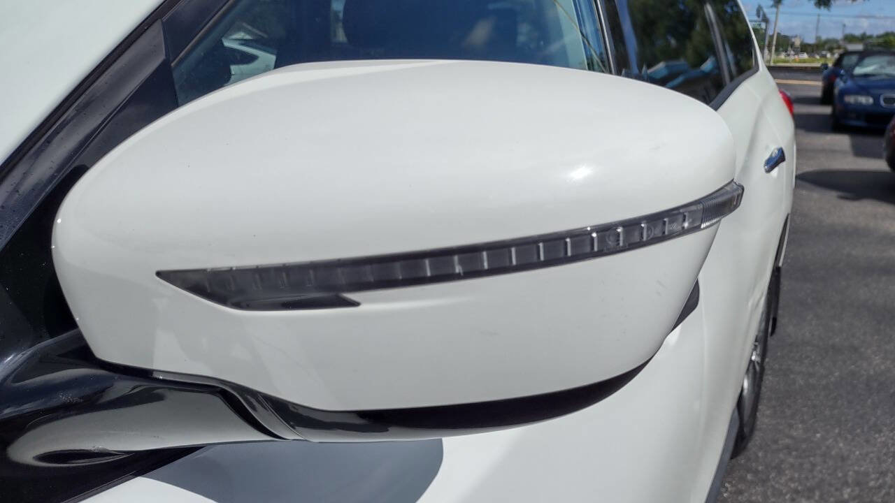 Used 2017 Nissan Pathfinder S image 9