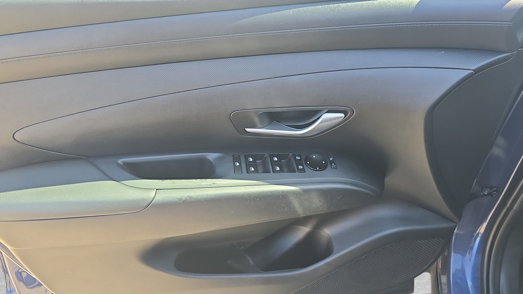 Used 2025 Hyundai Tucson SE AWD/4WD image 16