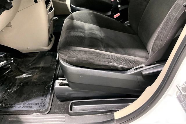 Used 2017 Dodge Grand Caravan SE w/ UConnect Hands-Free Group image 19