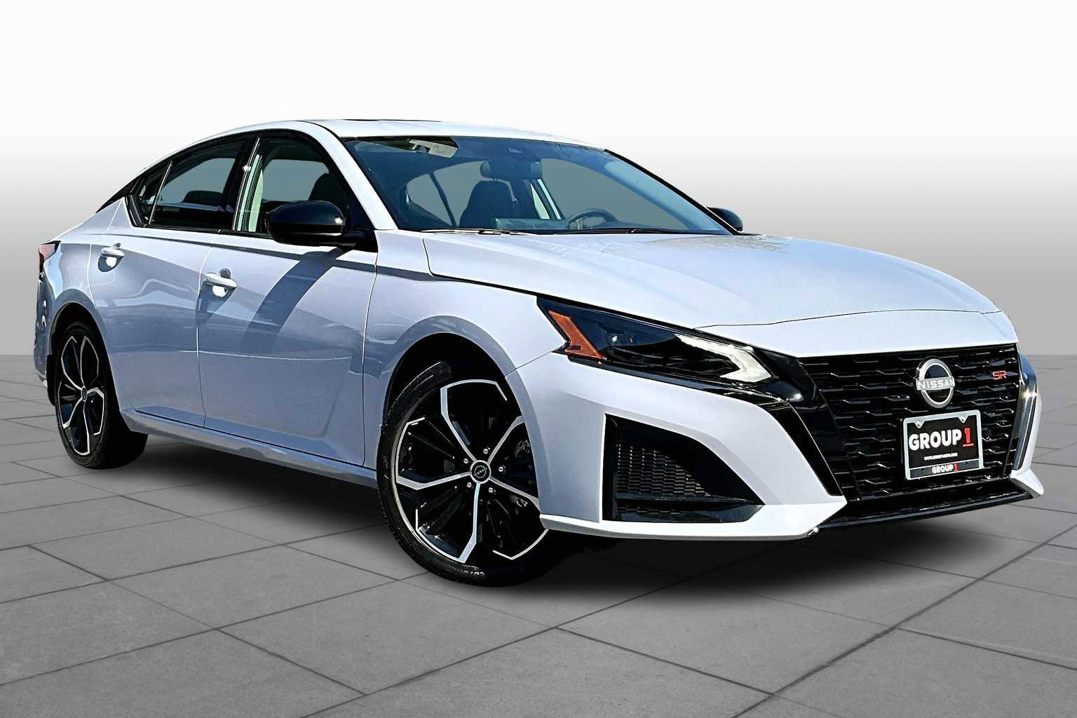 New 2025 Nissan Altima 2.5 SR image 2