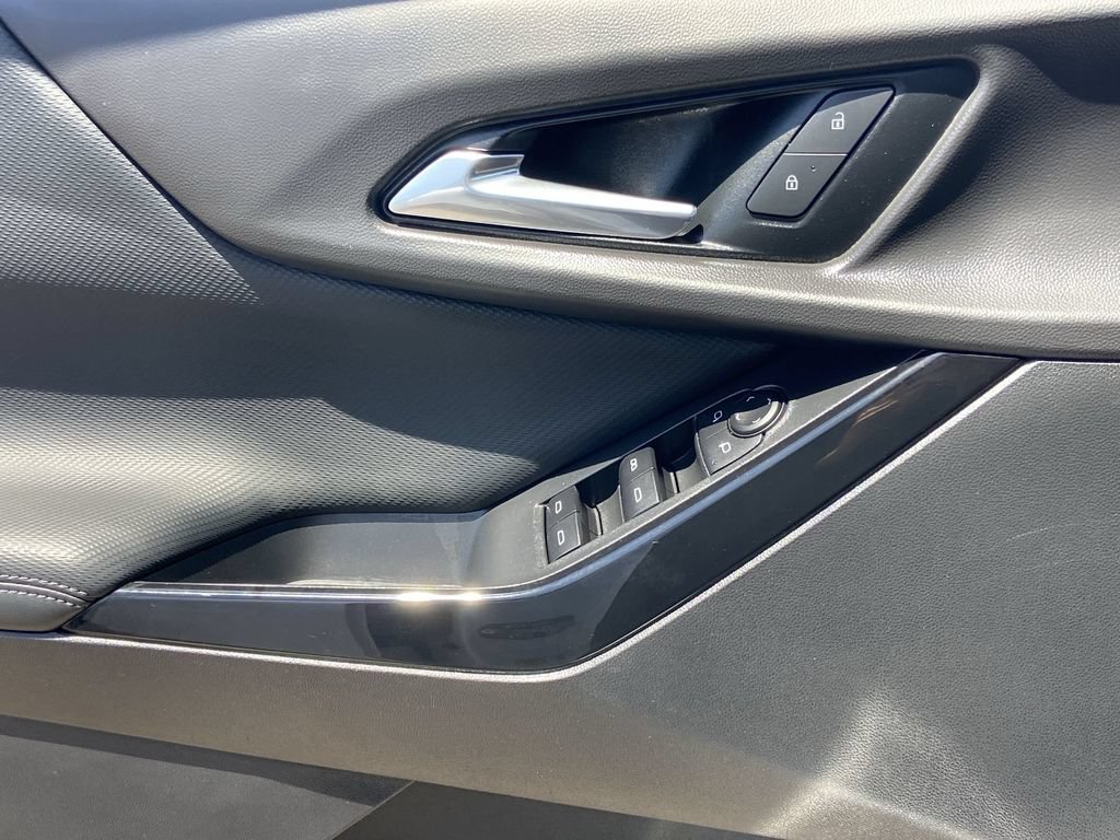 Used 2025 Chevrolet Equinox LT FWD image 19
