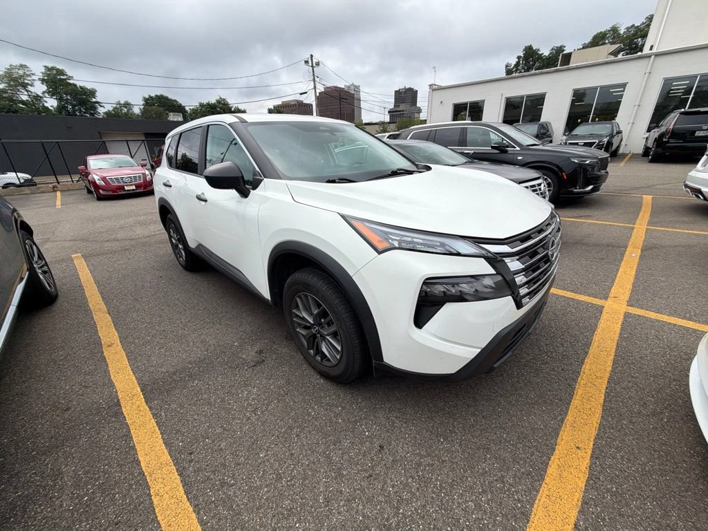 Used 2024 Nissan Rogue S FWD image 5