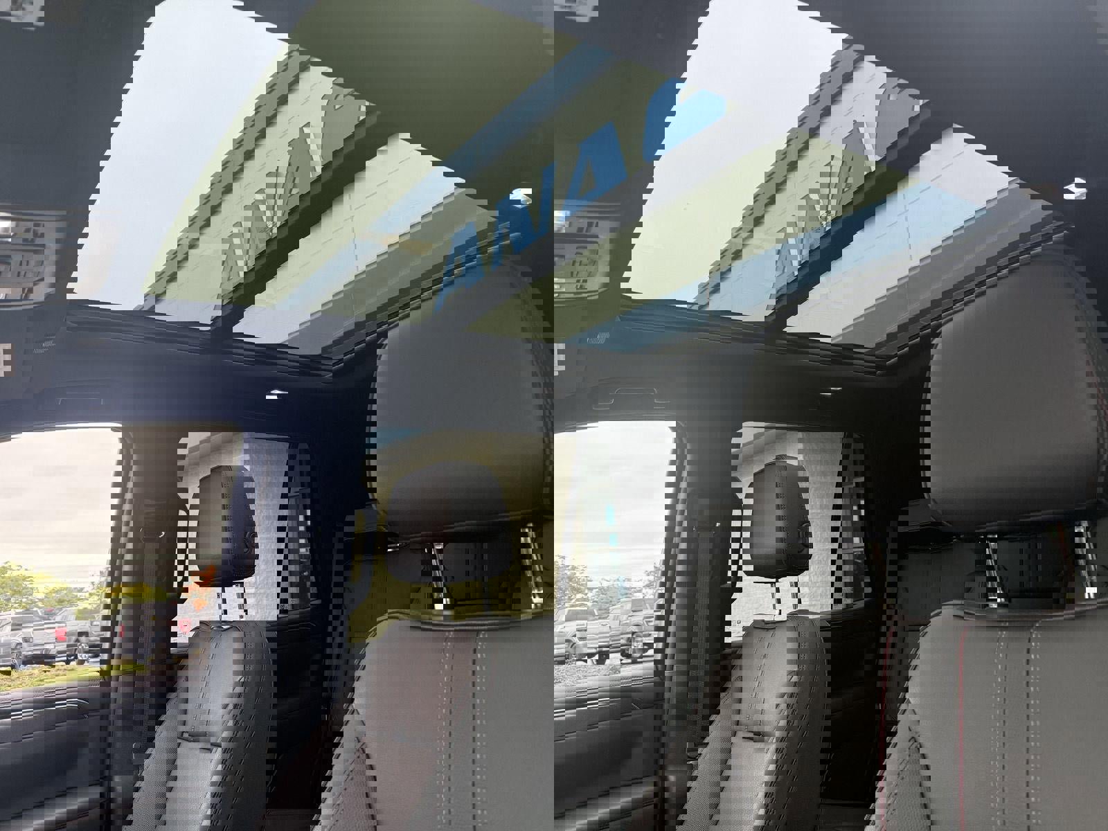 Used 2022 Chevrolet Tahoe RST w/ Luxury Package image 17