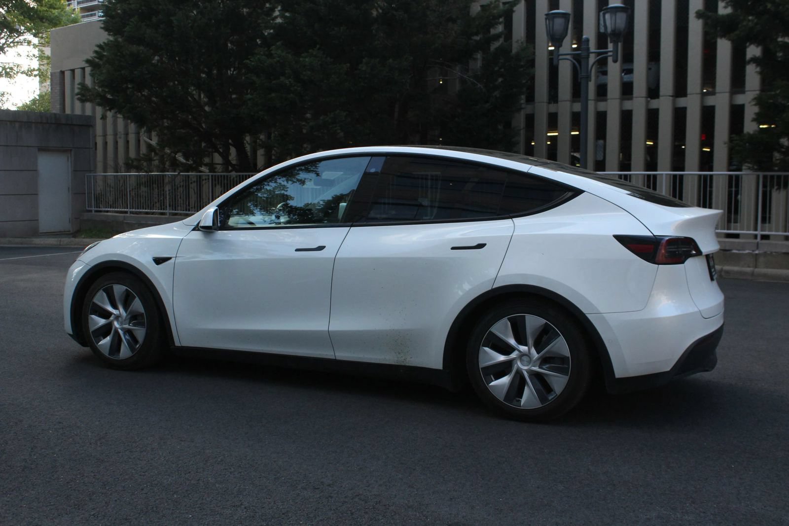 Used 2020 Tesla Model Y Long Range AWD/4WD image 9
