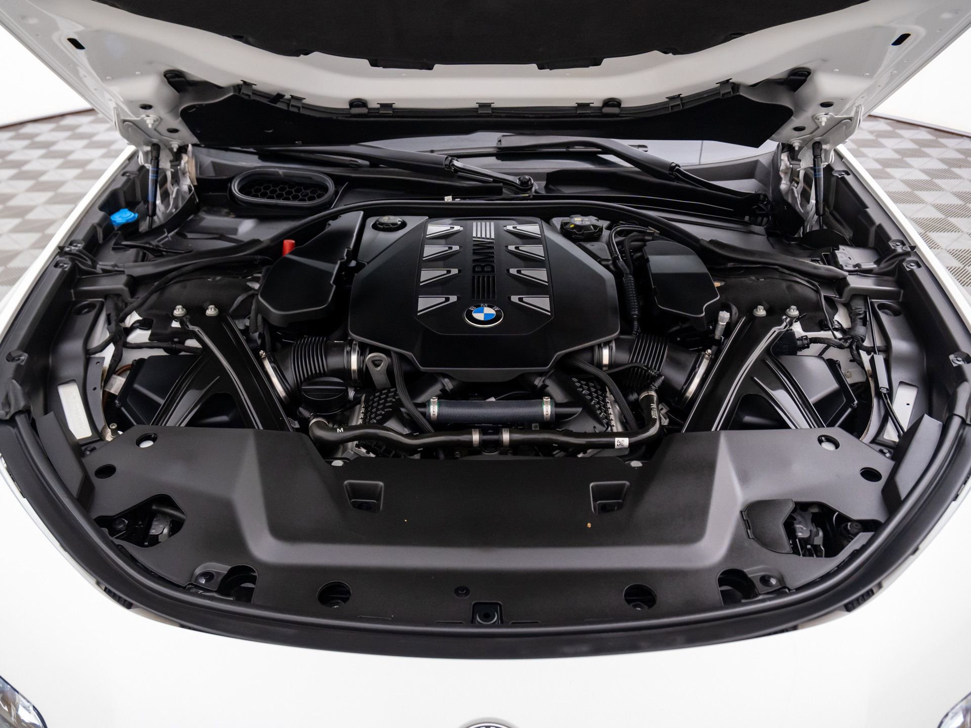 Certified 2024 BMW 760i xDrive image 31