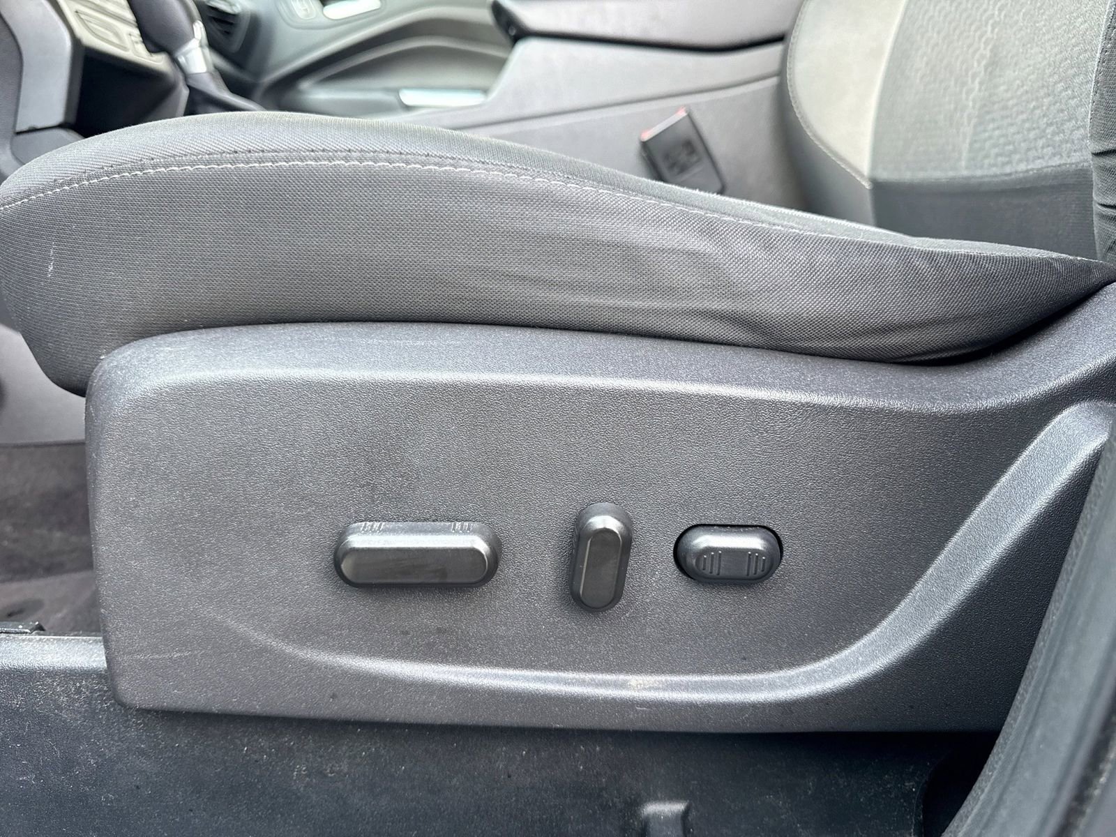 Used 2017 Ford Escape SE w/ Equipment Group 201A image 3