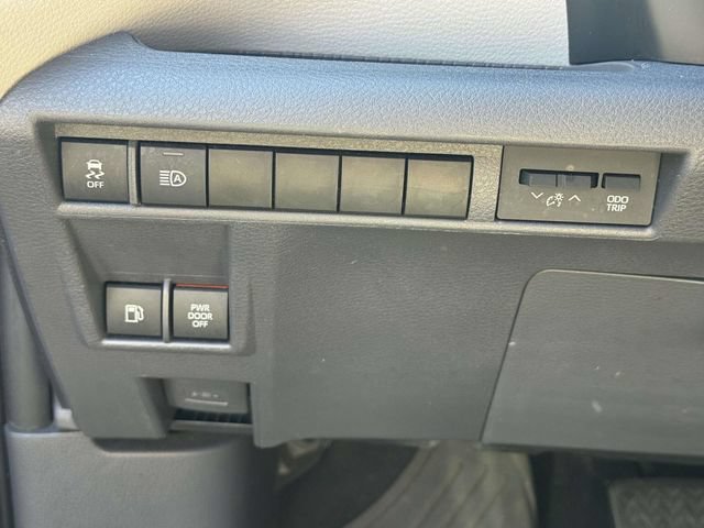 Used 2021 Toyota Sienna XLE FWD image 25