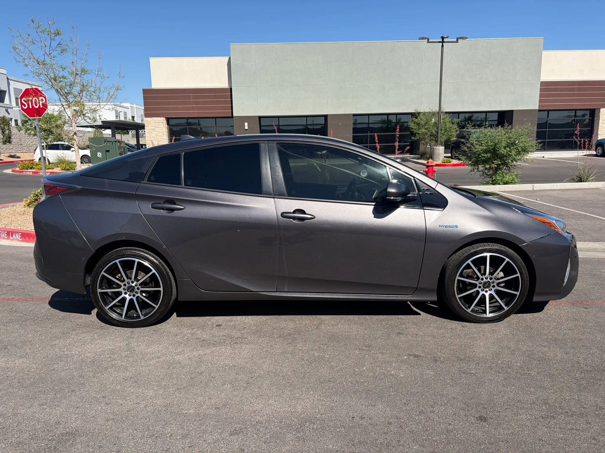 Used 2018 Toyota Prius Three Touring image 3