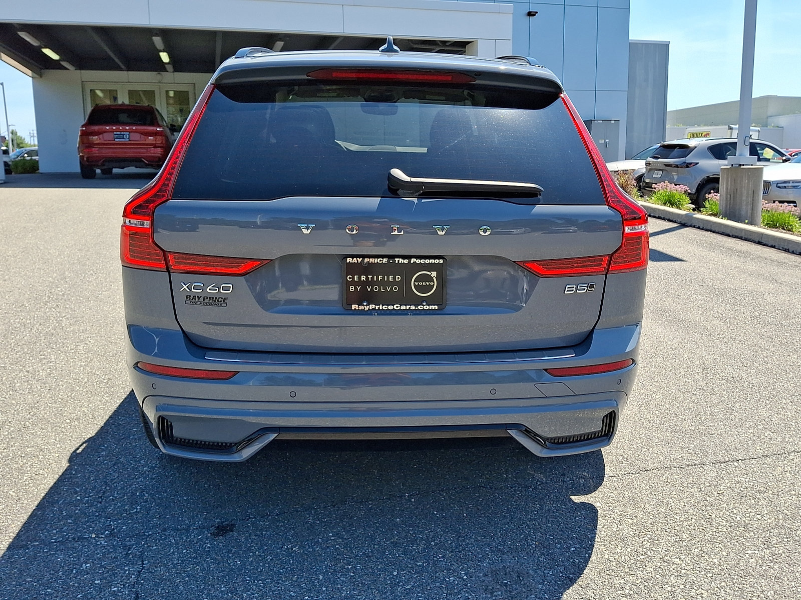 Certified 2024 Volvo XC60 B5 Core w/ Protection Package Premier AWD/4WD image 5