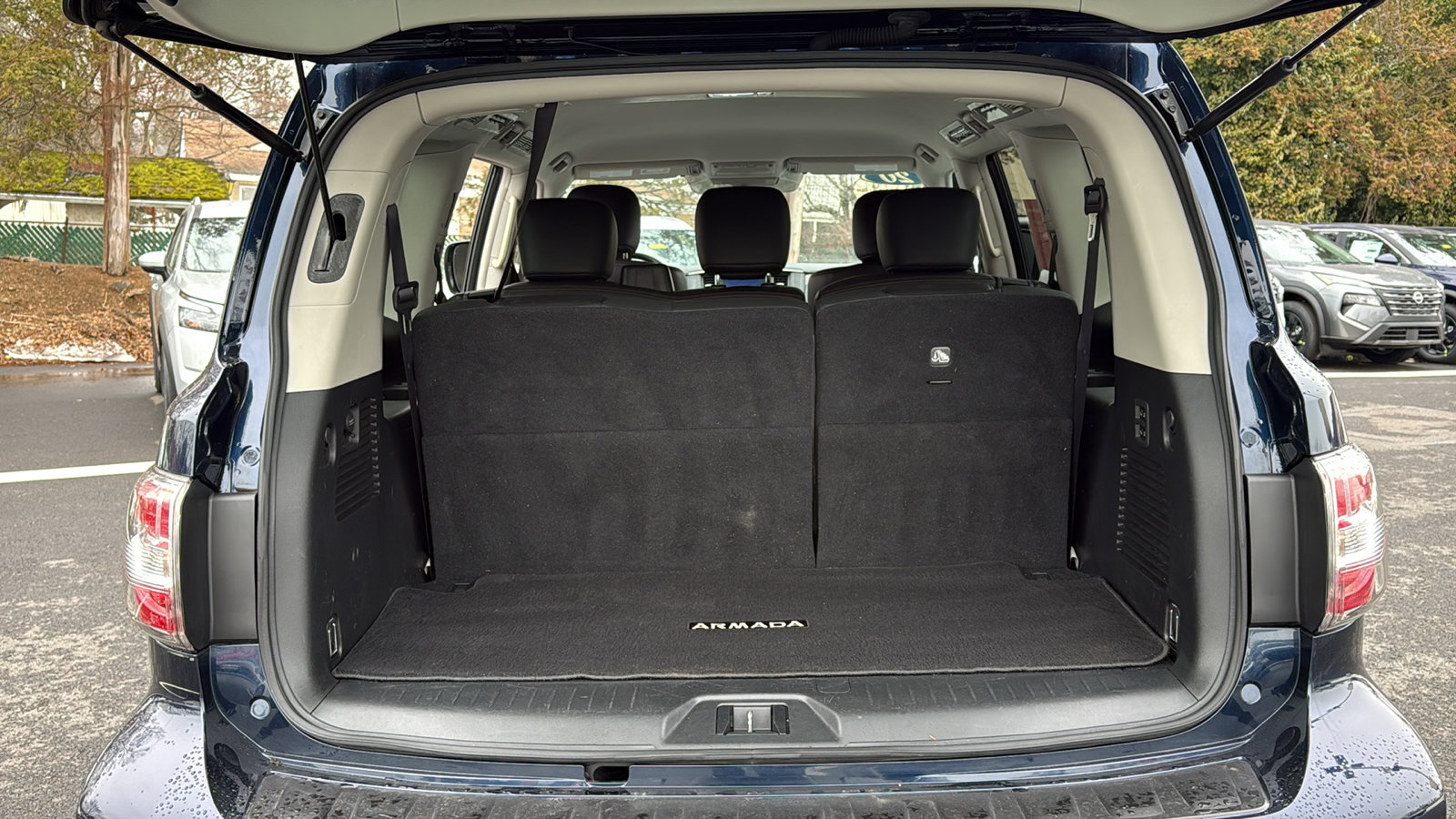 Used 2020 Nissan Armada SL image 24