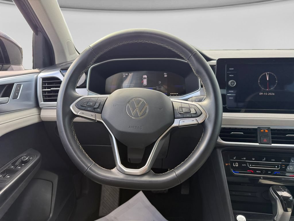 Used 2025 Volkswagen Taos SE AWD/4WD image 14
