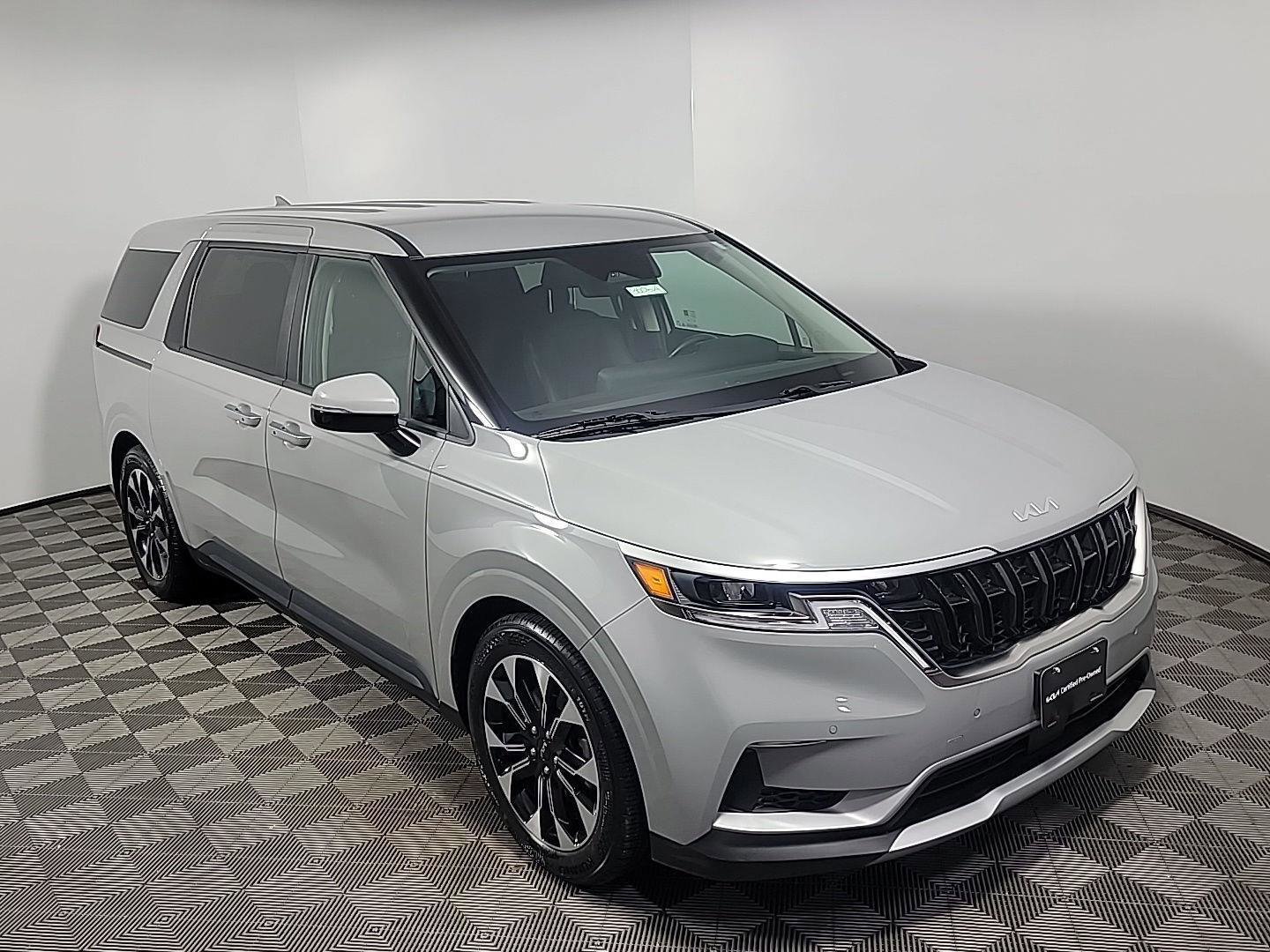 Used 2024 Kia Carnival EX image 2