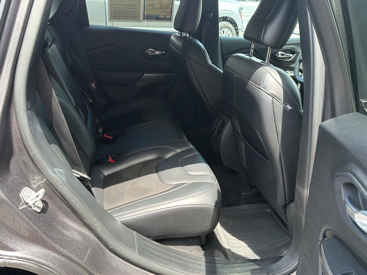 Used 2020 Jeep Cherokee Latitude Plus AWD/4WD image 12