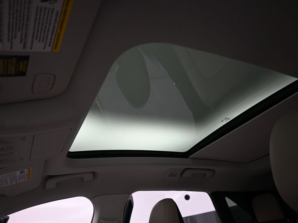 Certified 2022 Ford Escape Titanium w/ Class II Trailer Tow Package image 18