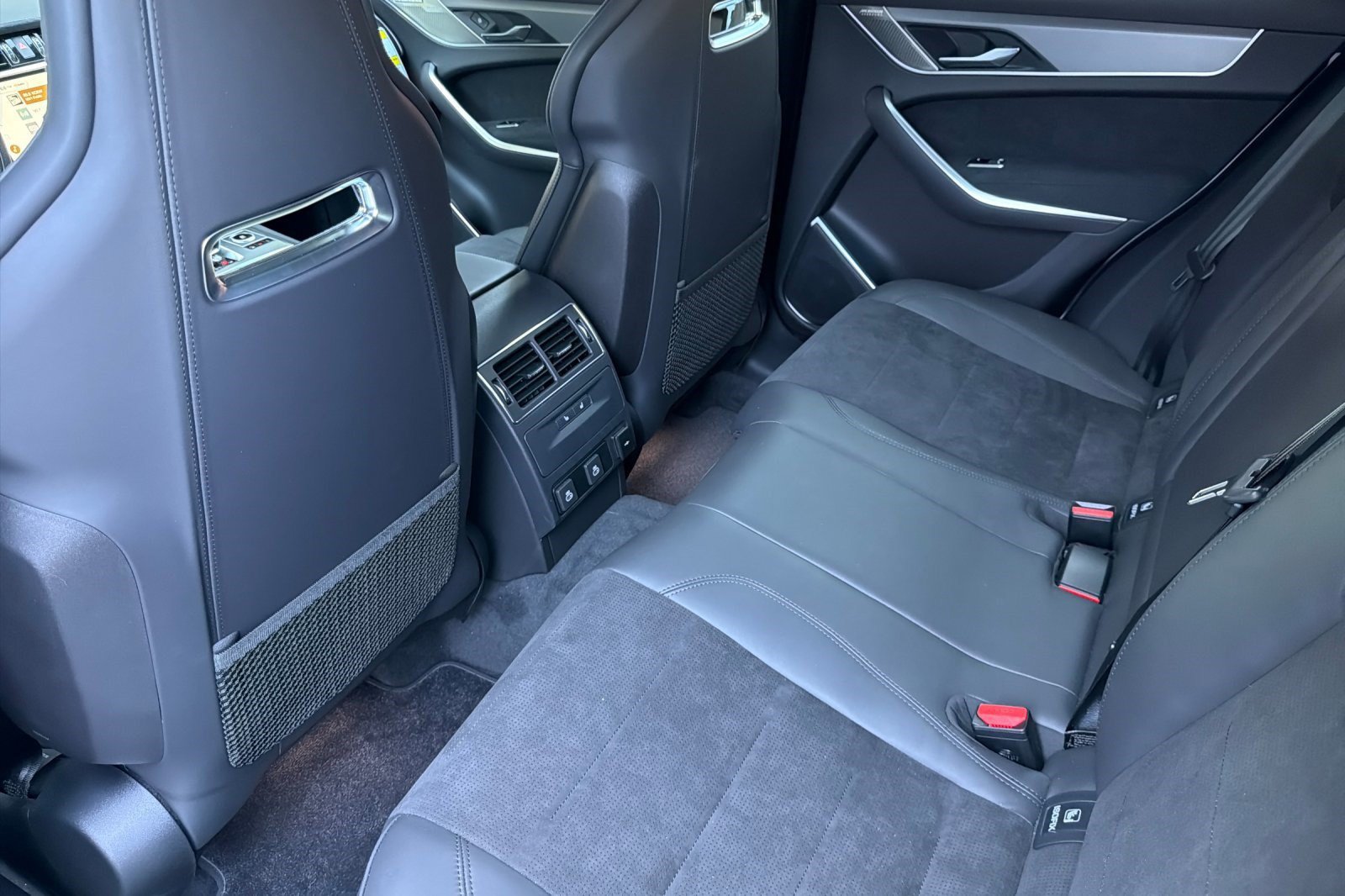 New 2026 Jaguar F-PACE SVR 575 Edition AWD/4WD image 24