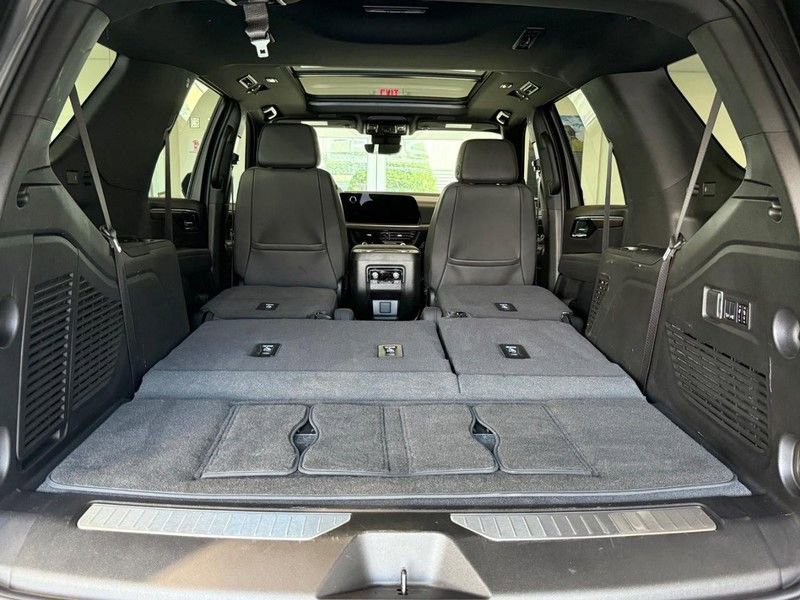 Used 2025 Chevrolet Tahoe High Country w/ Sun And Tow Package AWD/4WD image 4