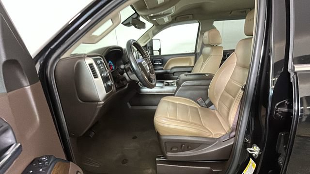 Used 2018 GMC Sierra 2500 Denali w/ Duramax Plus Package AWD/4WD image 11