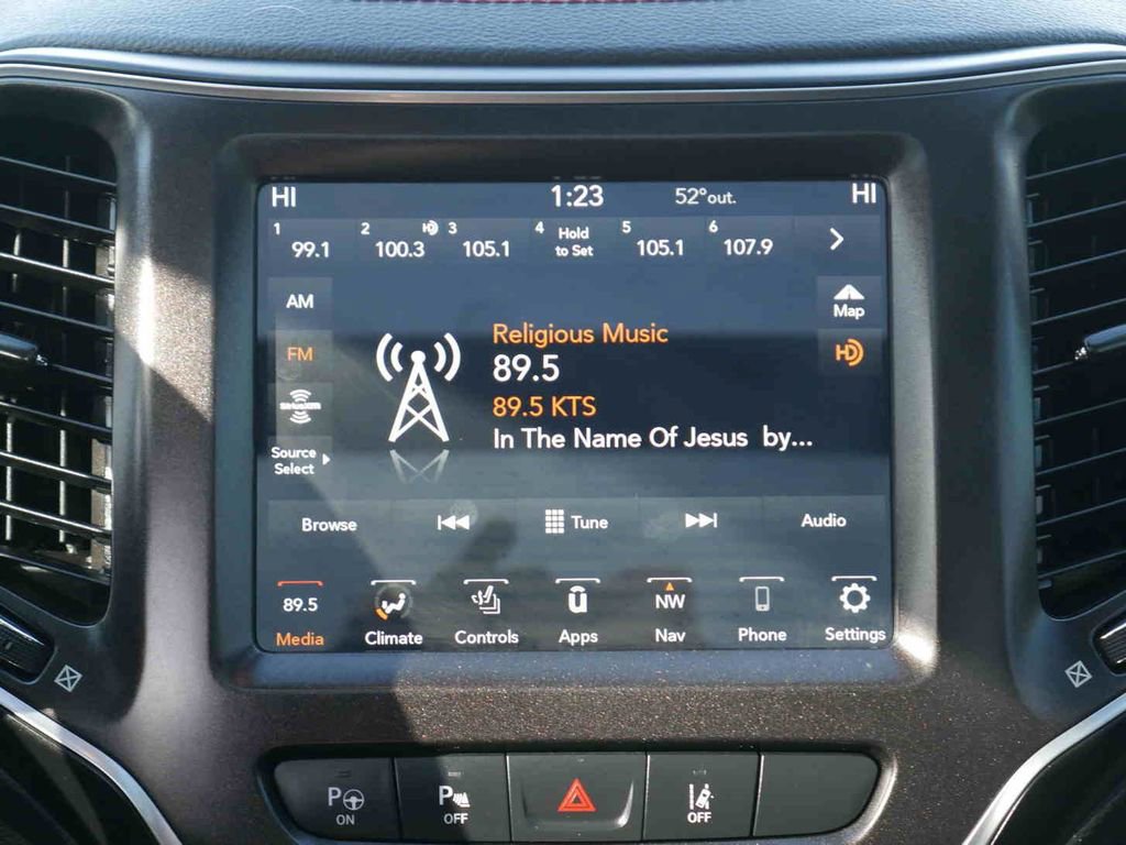 Used 2019 Jeep Cherokee Trailhawk image 6